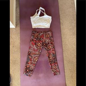 Onzie Paisley Crop Leggings Size Small